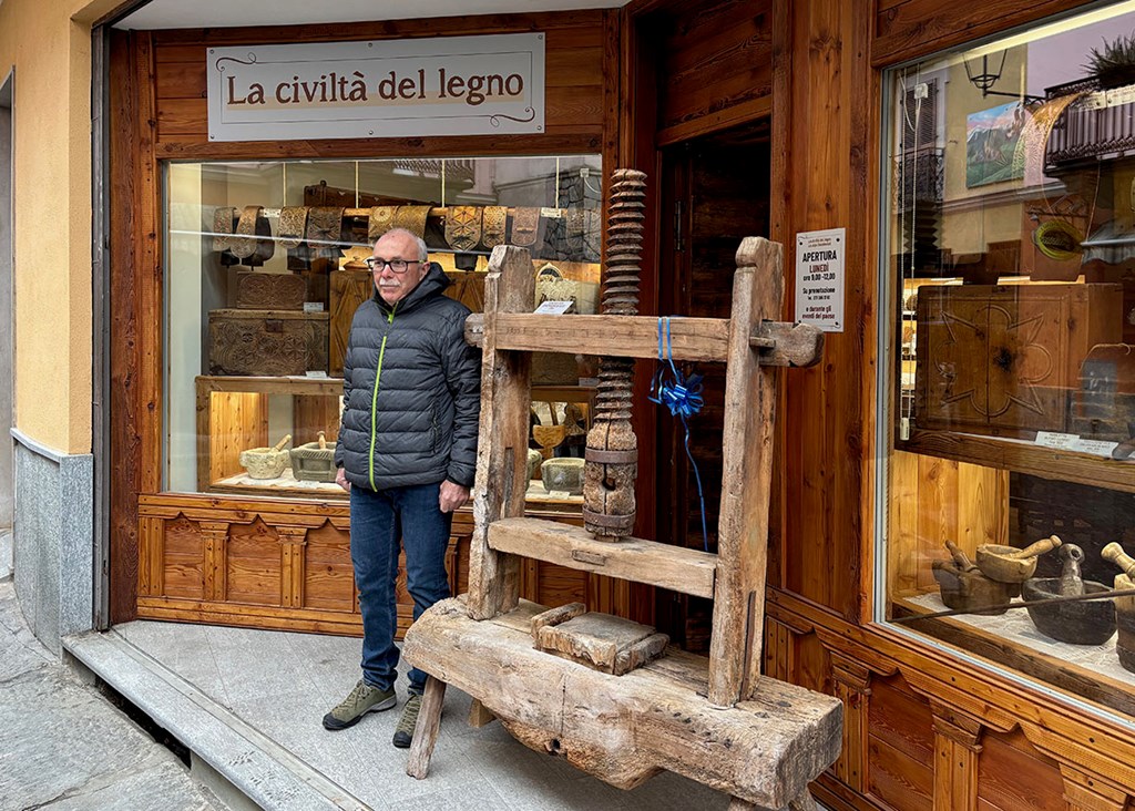 A Bussoleno il legno racconta la civiltà alpina, tra memoria e arte