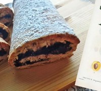 UN DOLCE ALLA CONFETTURA DI PRUGNE SELVATICHE