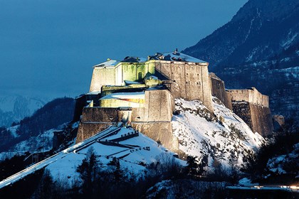 VALLE DI SUSA: UN TERRITORIO DI CASTELLI E FORTIFICAZIONI - 1