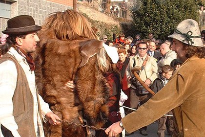 Fora l'Ours: a Mompantero l'orso balla per il ritorno della primavera