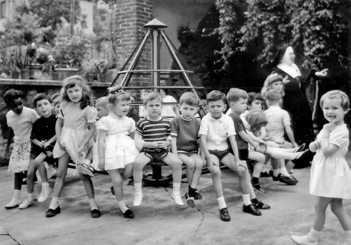 giostra-Giuseppe-Rosa-Brusin-scaled I giochi “di una volta”: il nascondino, la palla, gli stampi nella neve…