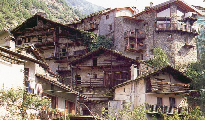 Le tipologie abitative in Alta Valle di Susa: borgate, grange, étables, lobie...