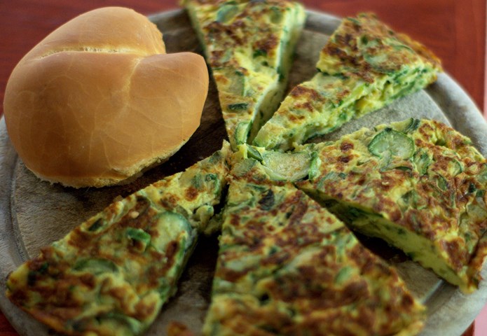 Frittata con le erbe (in questo caso unite alle zucchine).jpg