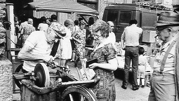 Cover arrotino al lavoro I MESTIERI DI UN TEMPO: GLI “AMBULANTI” E I LORO RICHIAMI...