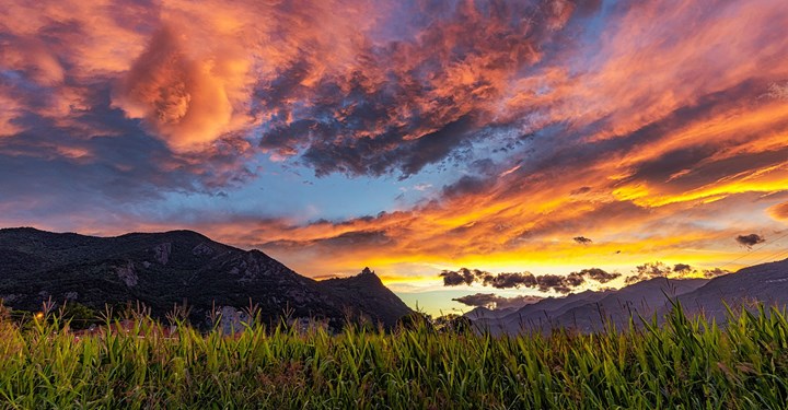 Cover Fire - Fuoco  L'incredibile tramonto di ieri sera, vista da Avigliana verso la Sacra di San Michele e la Valle di Susa - Duilio Fiorille.jpg