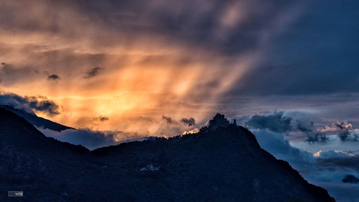 3298-25-01-10 Ultimi raggi di luce salutano la Sacra di San Michele - Domenico Strobietto FOTO DEL GIORNO 2025-1: Gennaio-Marzo
