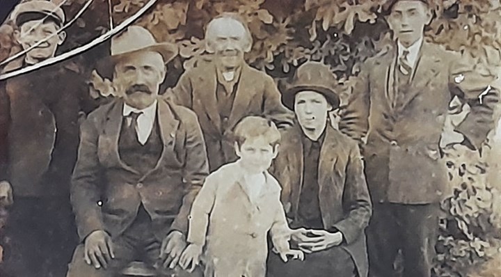 Cover Cantore foto depoca Storie di emigrazione: 100 anni fa la famiglia Cantore giungeva nella Francia del Sud