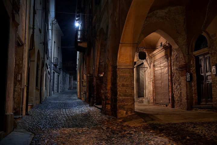 01-26 Uno scorcio di piazza Conte Rosso ad Avigliana - Leonardo David.jpg