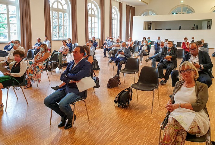 pubblico pubblico.jpg