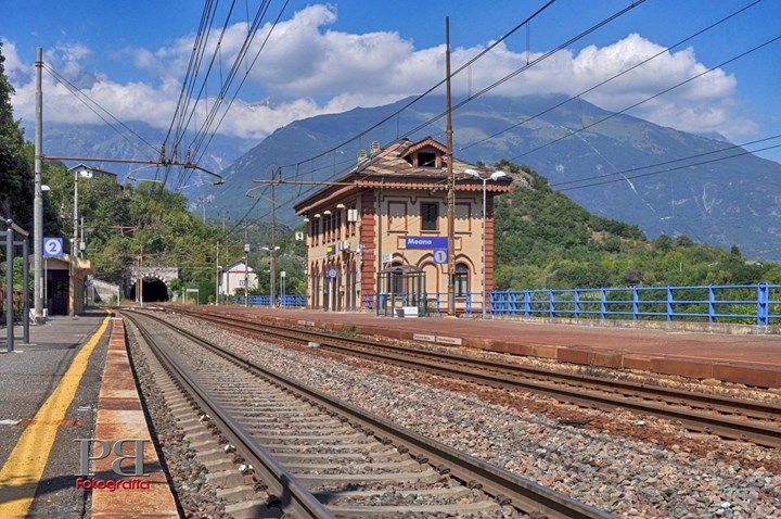 21-4 Anche le stazioni ferroviarie a volte fanno parte della bellezza di un territorio #‎myValsusa  Foto di Paolo Borea.jpg