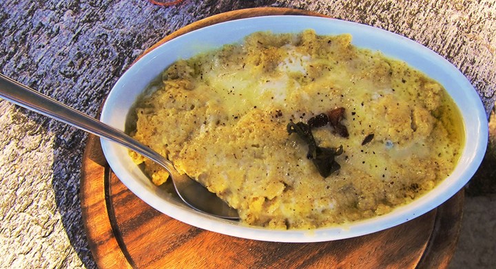 Polenta__uncia__servita_al_rifugio_del_Monte_Palanzone__Rifugio_Riella__(Como)_-_08-11-2015.JPG