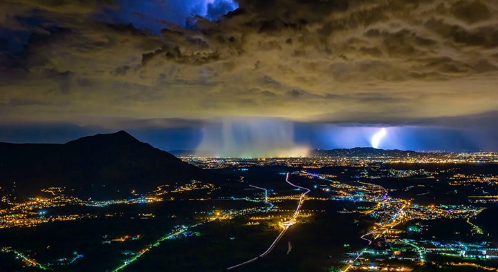 07-07 Temporale su Torino, visto dalla Sacra di San Michele - Duilio Fiorile.jpg