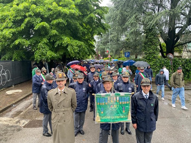 A Pinerolo la pacifica invasione degli Alpini 