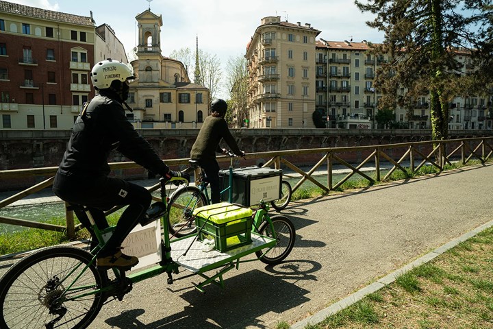 Mercato-Itinerante-cargo-bike I prodotti delle Alte Valli sbarcano a Torino grazie ad un e-commerce ibrido e sostenibile
