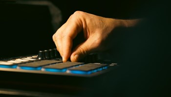 A PINEROLO DUE SOLISTI DIALOGANO CON UN’ORCHESTRA VIRTUALE 