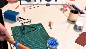 A NODOLAB DUE WORKSHOP DI GIOIELLERIA E CALLIGRAFIA