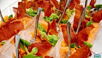 da fb Dadini di melone con petali di prosciutto crudo cristallizzato_0.jpg