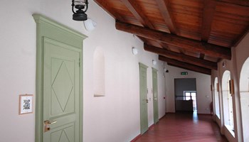 Certosa1515_corridoio_archi.jpg