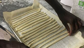 _Abbiamo bisogno di contadini, di poeti, di gente che sa fare il pane (e i grissini!), di gente che ama gli alberi e riconosce il vento. _.jpg