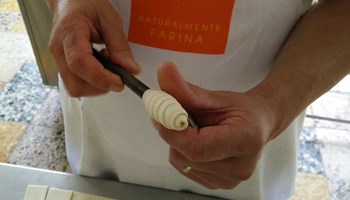 1100 lavorazione cannoli piemontesi (cannoncini).jpg