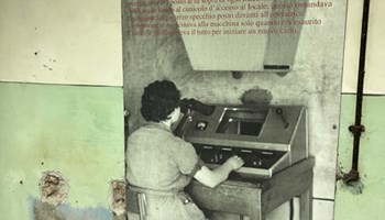 1 Donna al lavoro - Pannello interno al Dinamitificio Nobel Museo del Dinamitificio Nobel