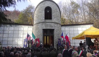 Ossario cerimonia-1 L’Ossario di Forno di Coazze e la “Finestra sulla Resistenza”