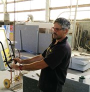 Versino lavorazione della pietra