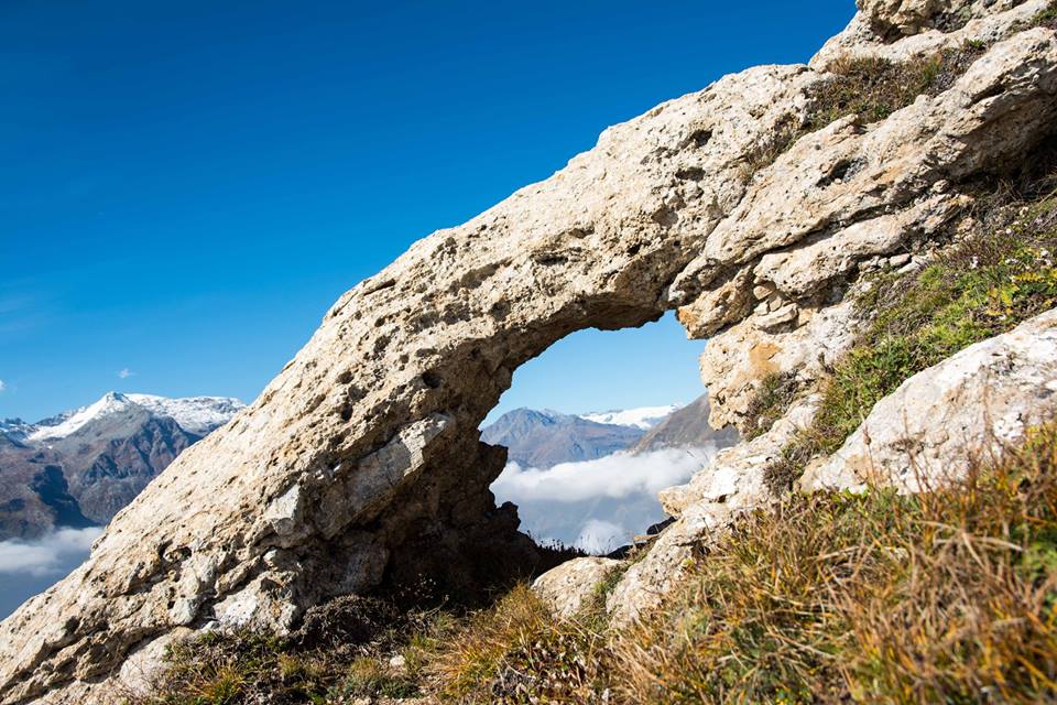 Le rocce che s’incontrano sono delle carniole, rocce carbonatiche facilmente erodibili dagli agenti atmosferici che ne hanno modellato l’aspetto.