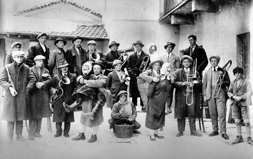 Carnevale 1928, foto di Bruna Giacone per il libro “Coazze com’eravamo“,