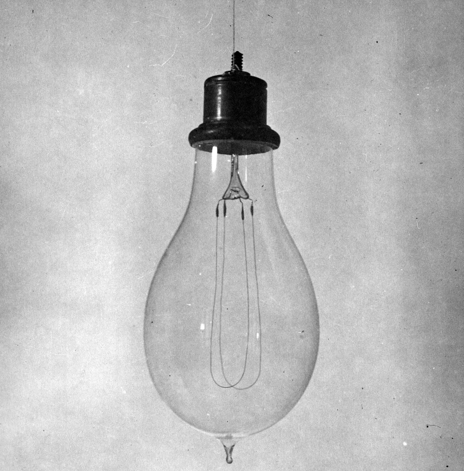 Alessandro Cruto, il "luminare" che portò la sua invenzione ad Alpignano