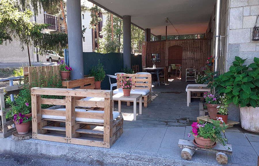 La table dlouz Amis, interno