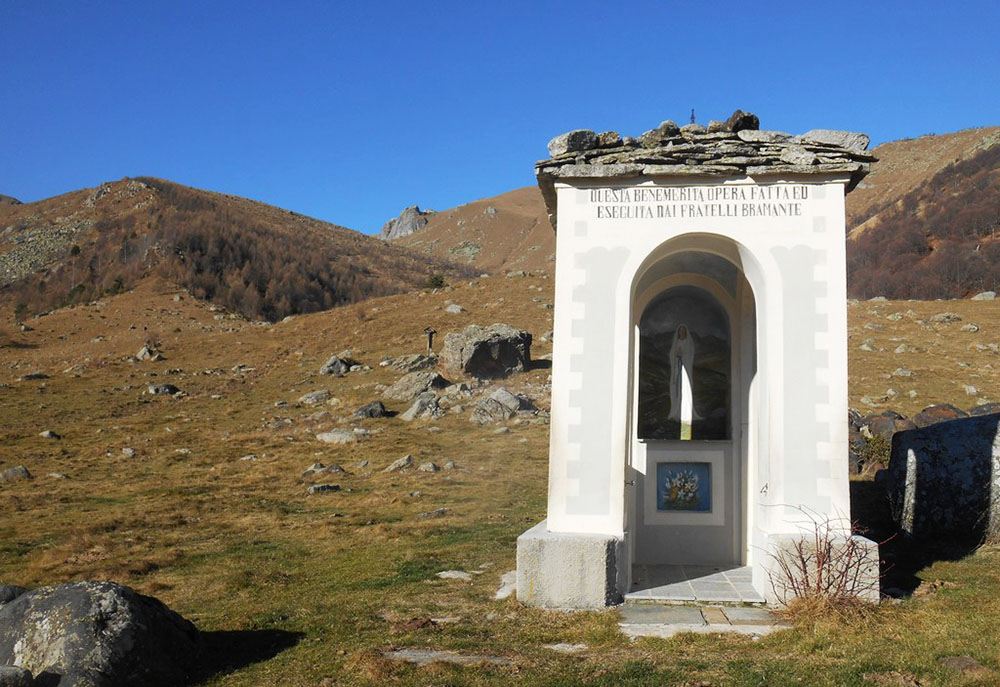 Il pilone di Pian Gurài ha la rara caratteristica di essere porticato. (Foto Guido Ostorero 3 dicembre 2015)